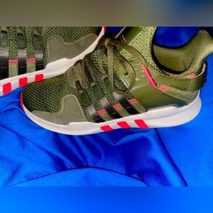 Equipment Adidas. Nice condition lightly worn. Comfyyyy .